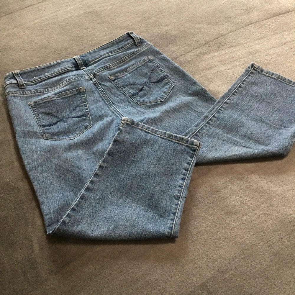 Faded Denim Capris Size 6 Christopher & Banks - Picture 8 of 15